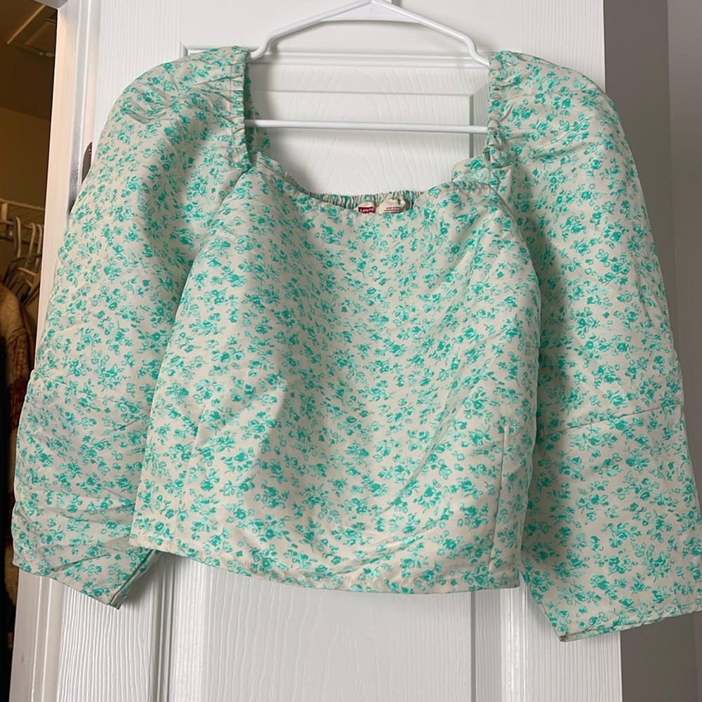 Levi’s mint green , puffy sleeve crop shirt
